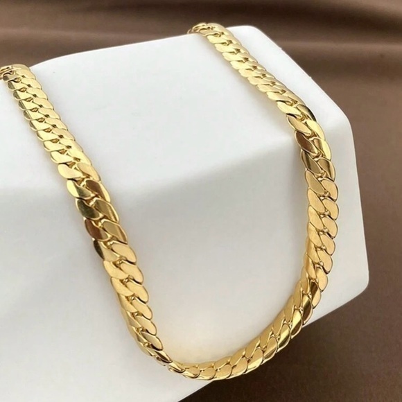 Jewelry - Luxury 18k Gold Flat Chain